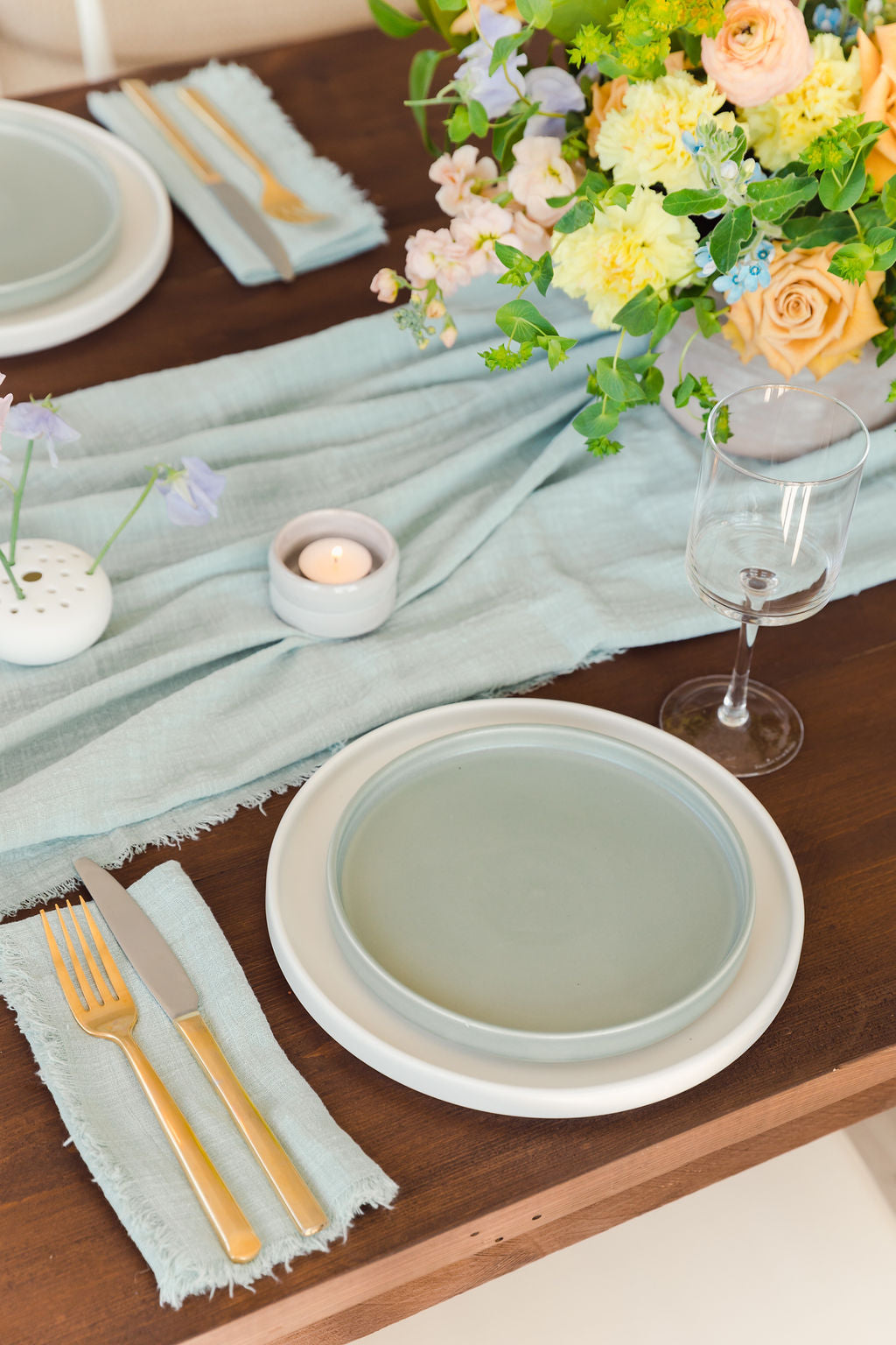 Hosting Your First Dinner Party? Here’s What You Need to Know - Bluum Maison